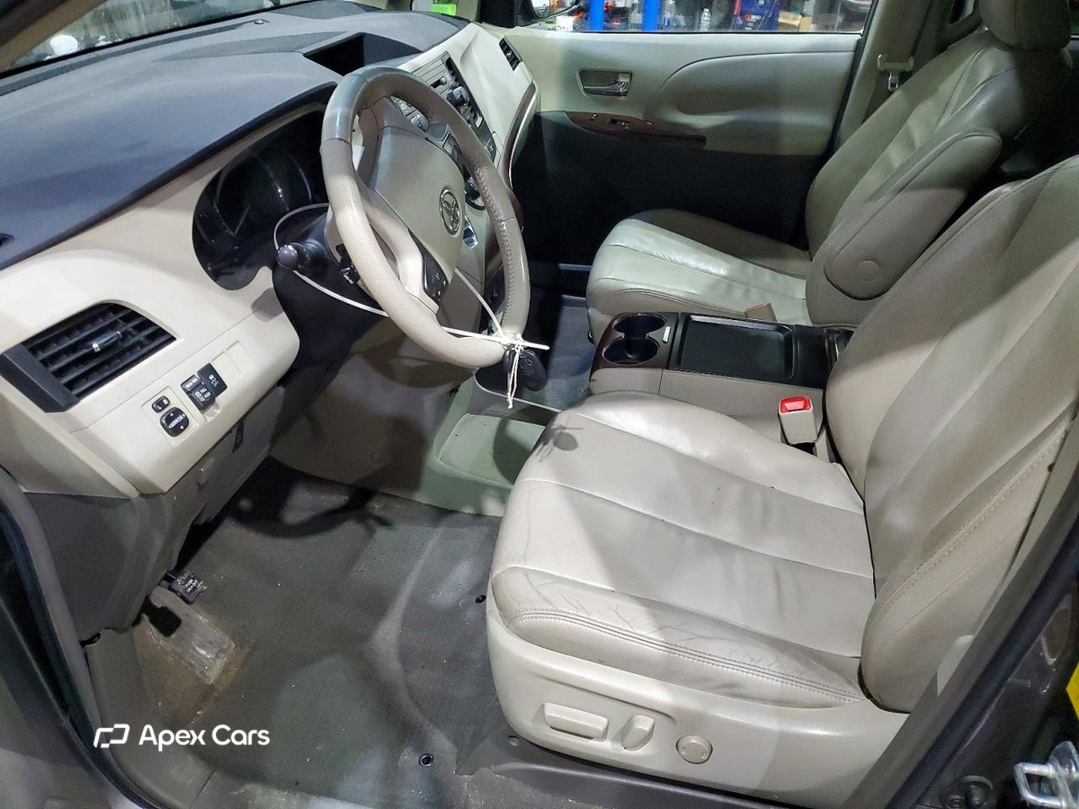 Toyota Sienna 2011