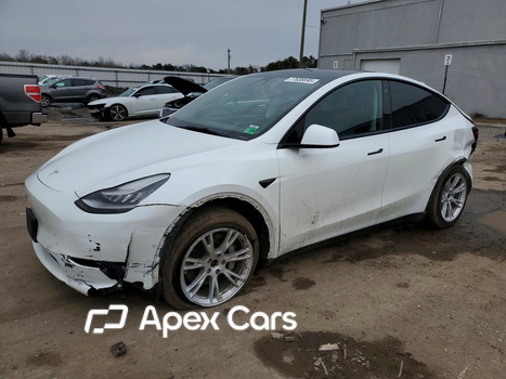 Tesla Model Y 2021 - Image 1 of 13
