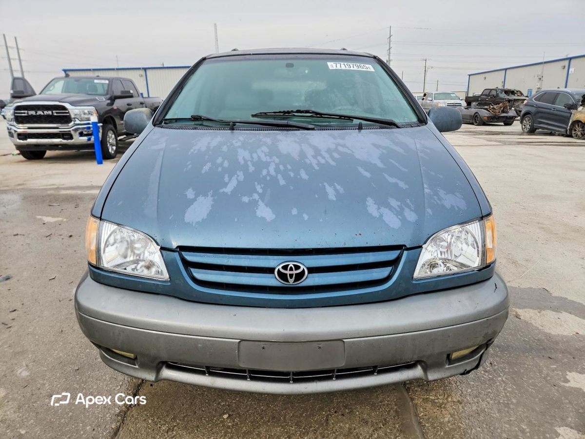 Toyota Sienna 2002