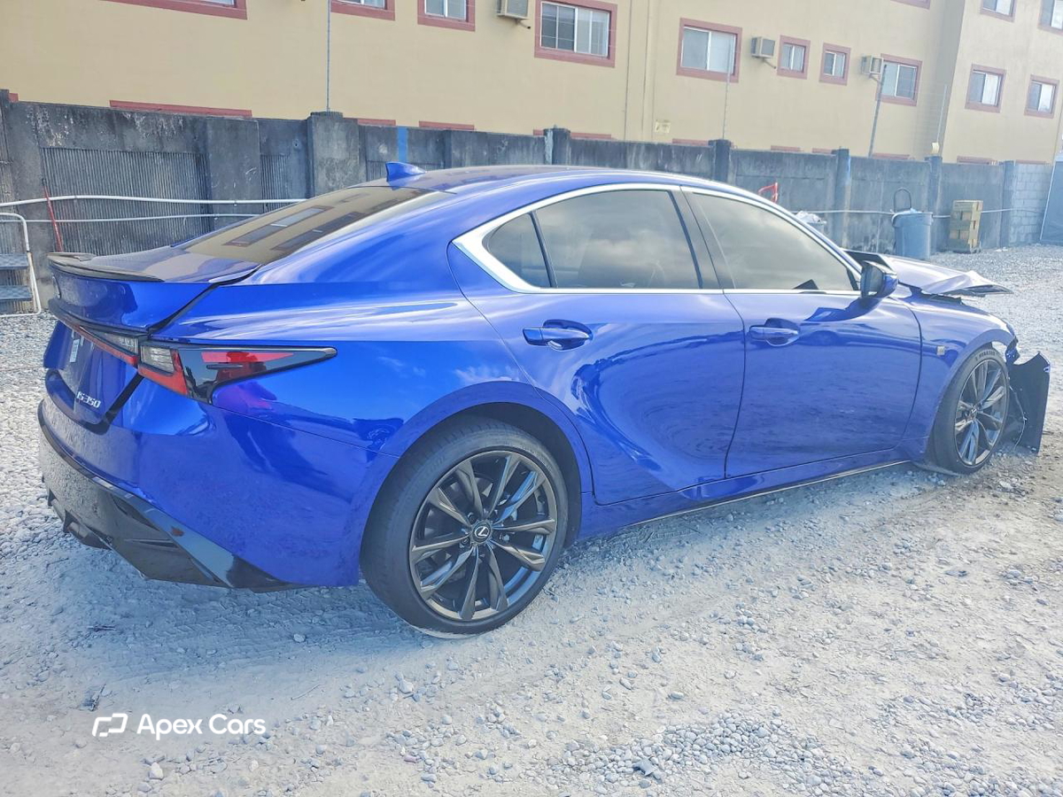 Lexus IS 2025
