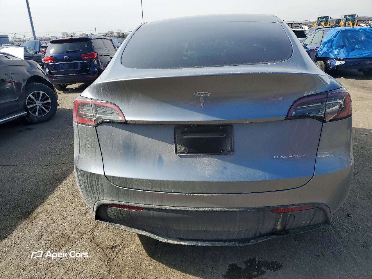 Tesla Model Y 2024