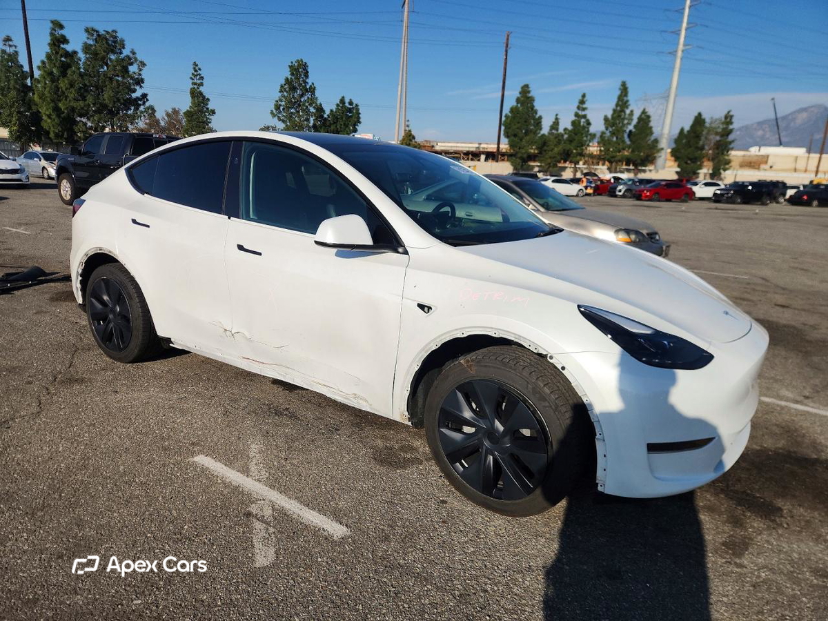 Tesla Model Y 2024