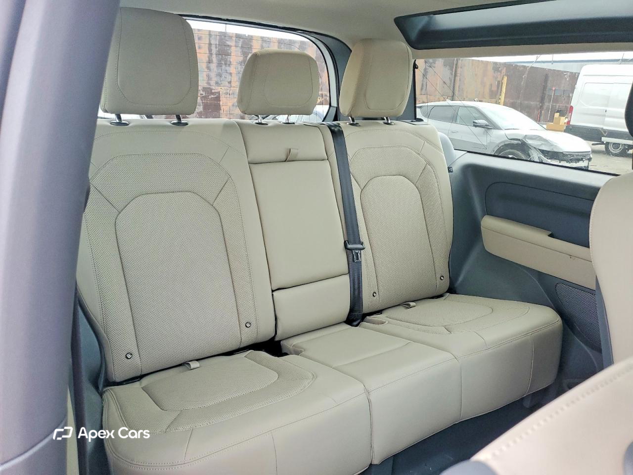 Land Rover Defender 2024