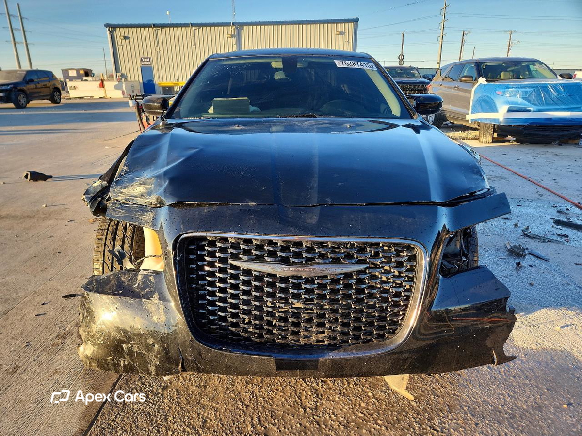 Chrysler 300 2023
