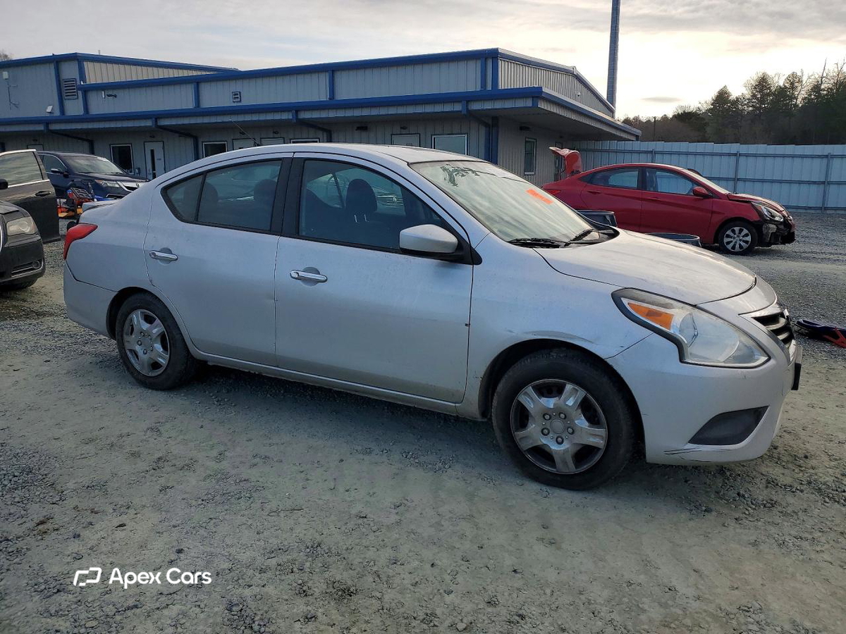 Nissan Versa 2015