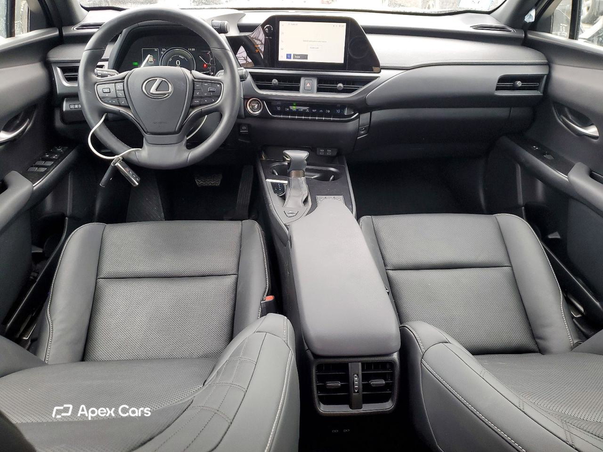 Lexus UX 2023