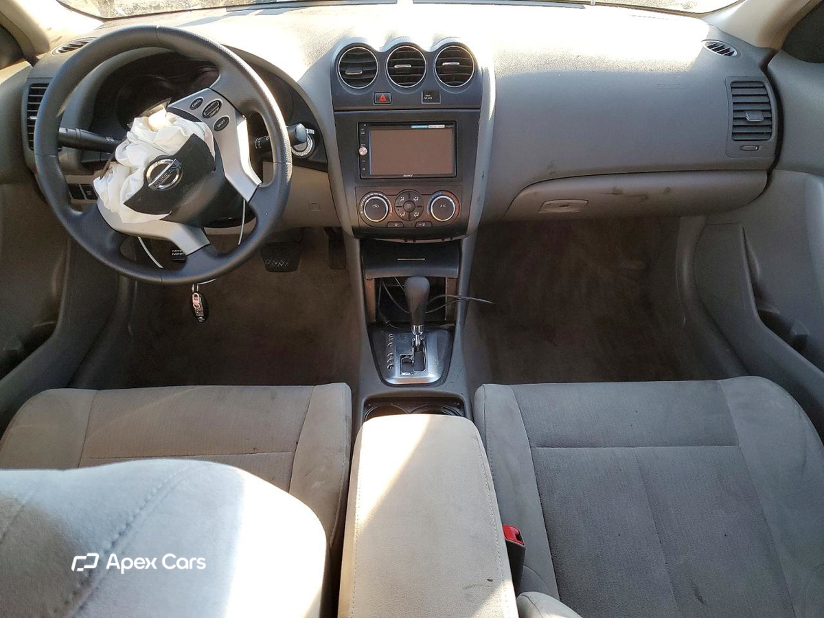 Nissan Altima 2010