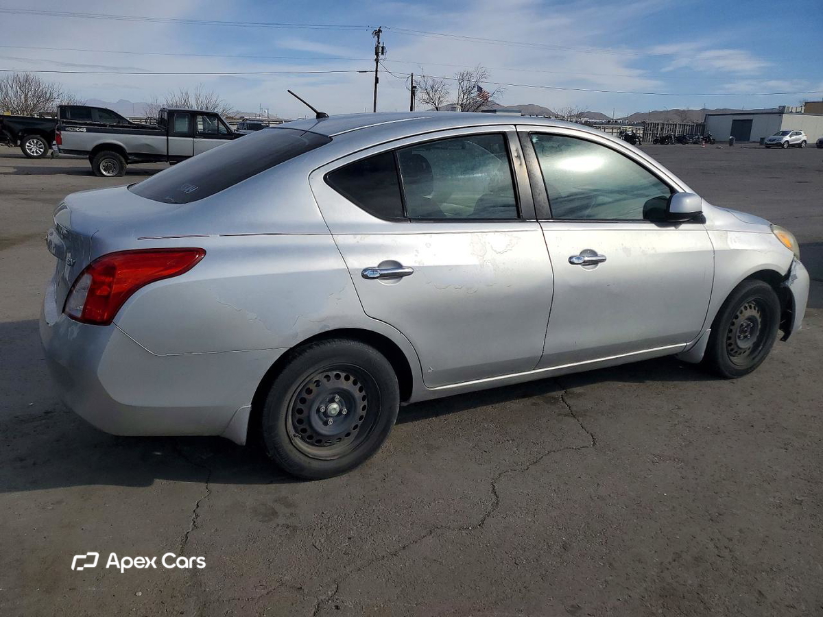 Nissan Versa 2012