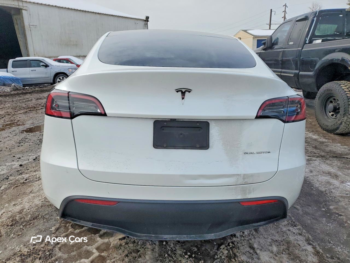 Tesla Model Y 2025