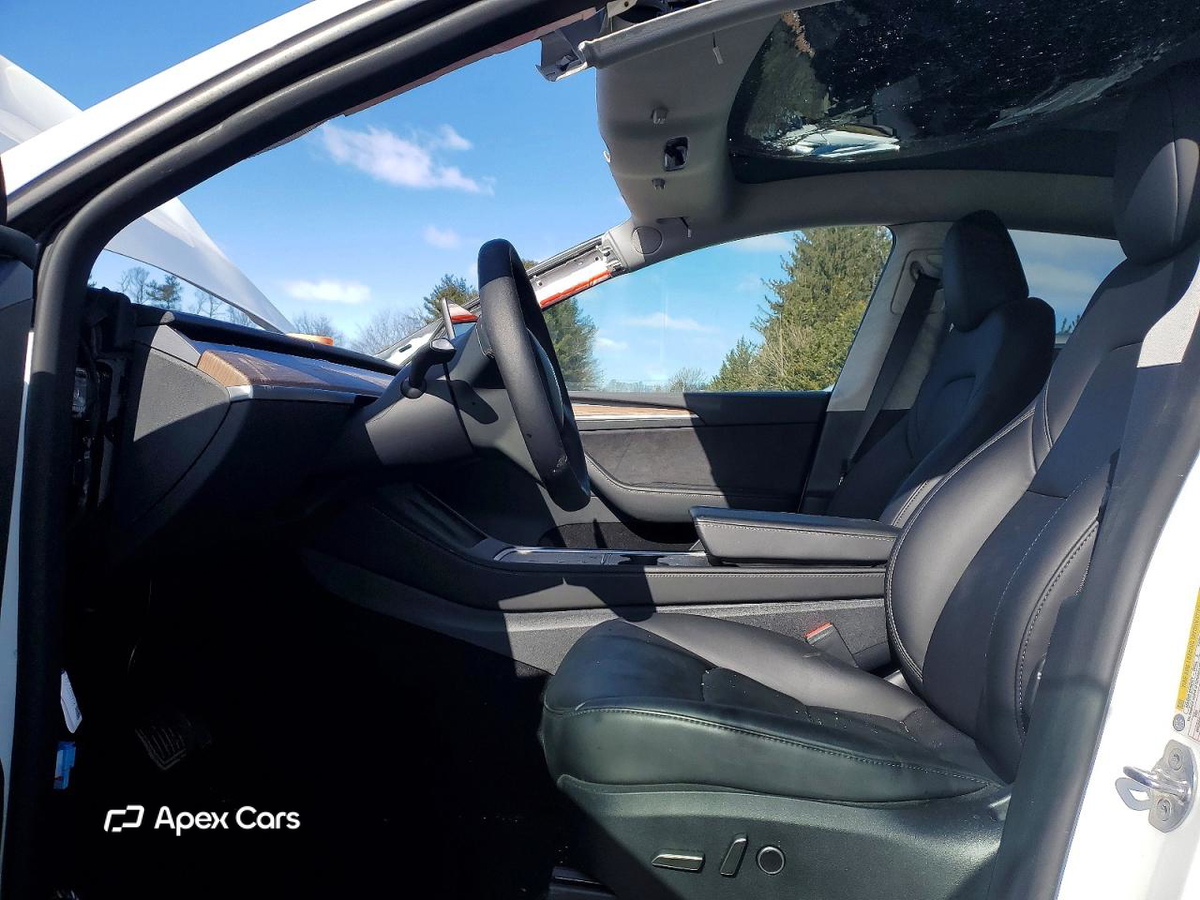 Tesla Model Y 2025