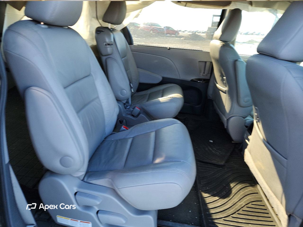 Toyota Sienna 2016