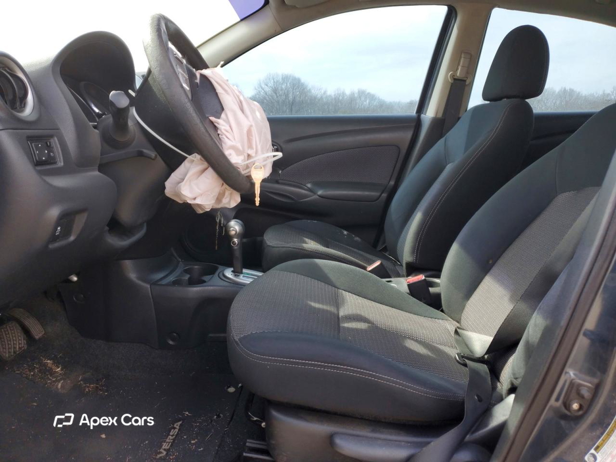 Nissan Versa 2015