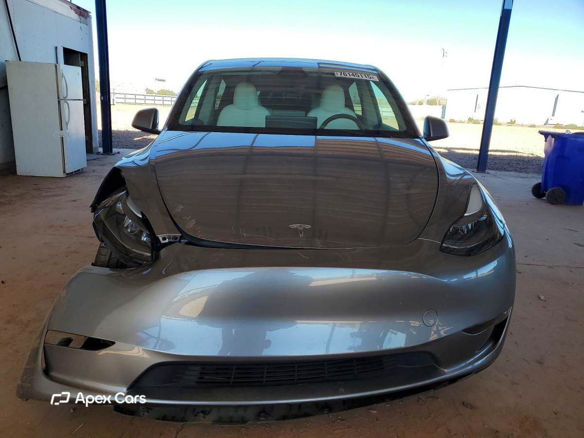 Tesla Model Y 2025