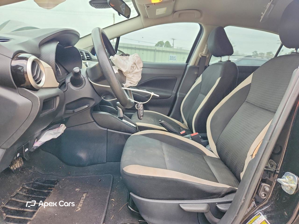 Nissan Versa 2021