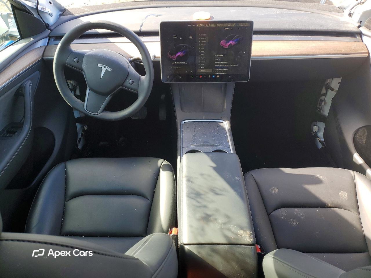 Tesla Model Y 2025