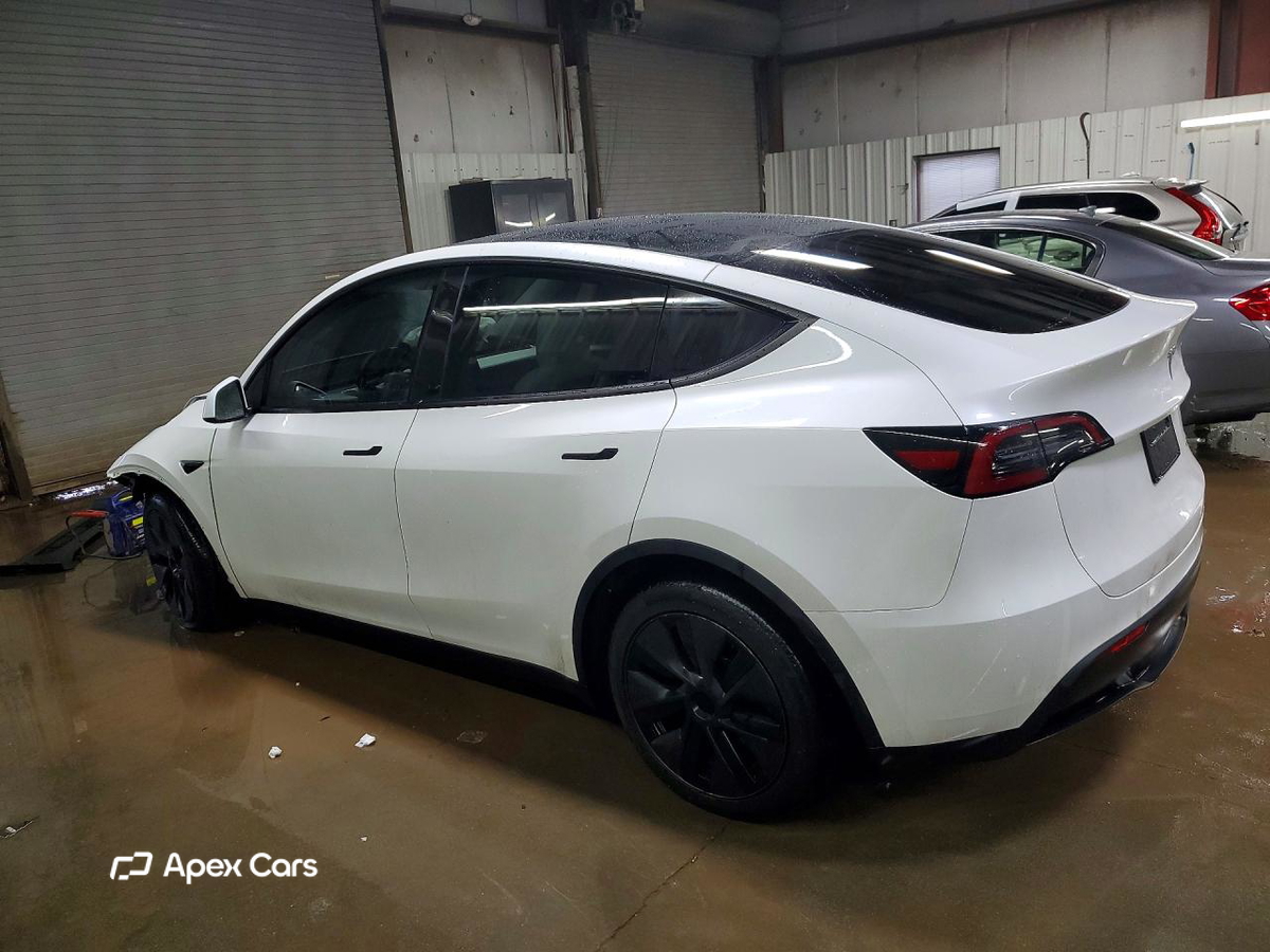 Tesla Model Y 2024