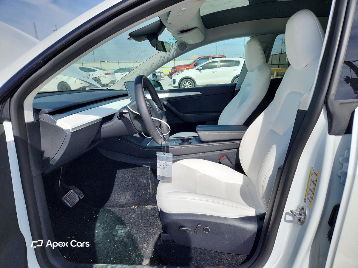 Tesla Model Y 2025