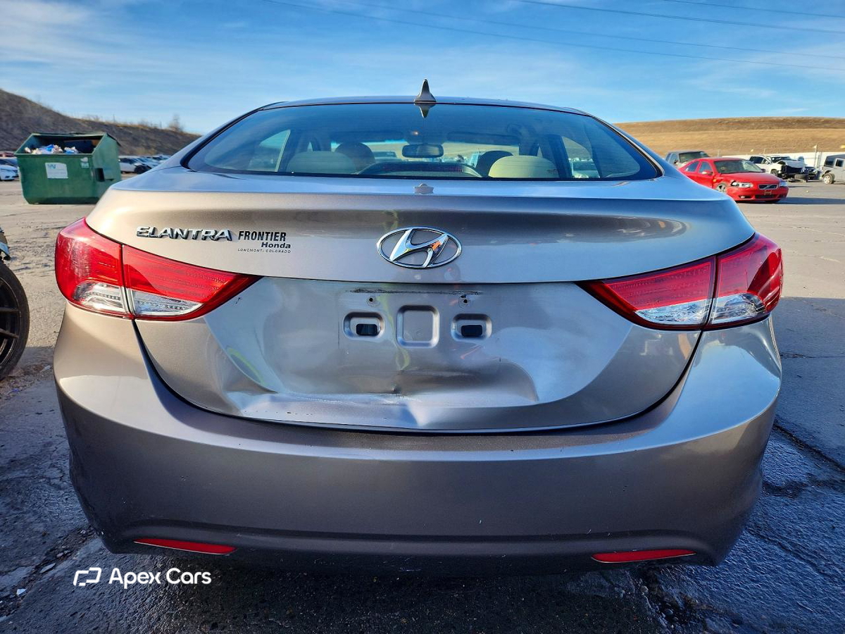 Hyundai Elantra 2012
