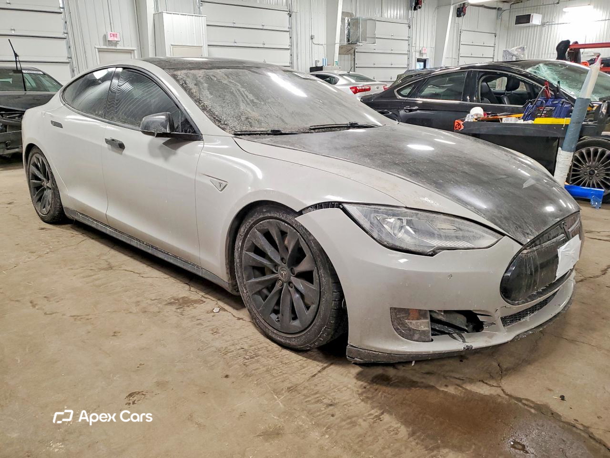 Tesla Model S 2015