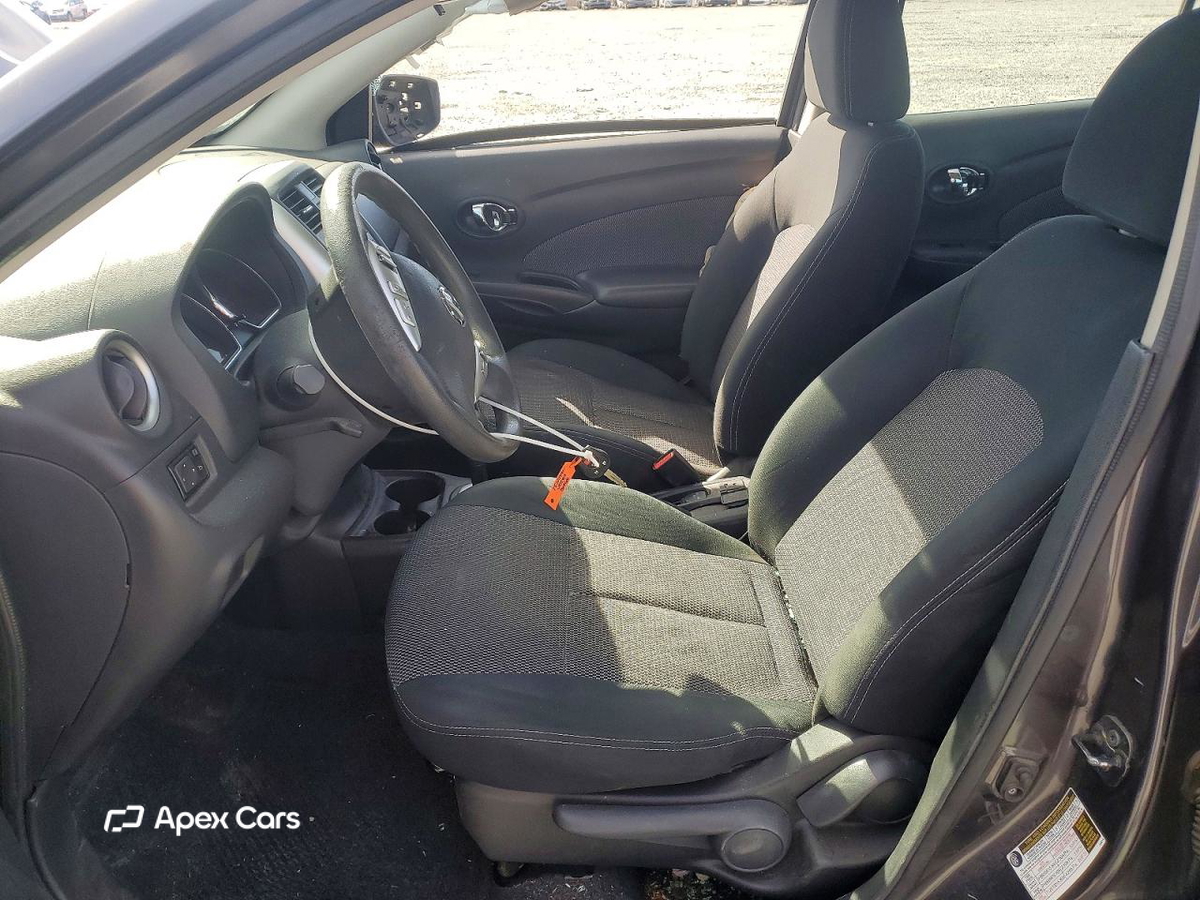 Nissan Versa 2015