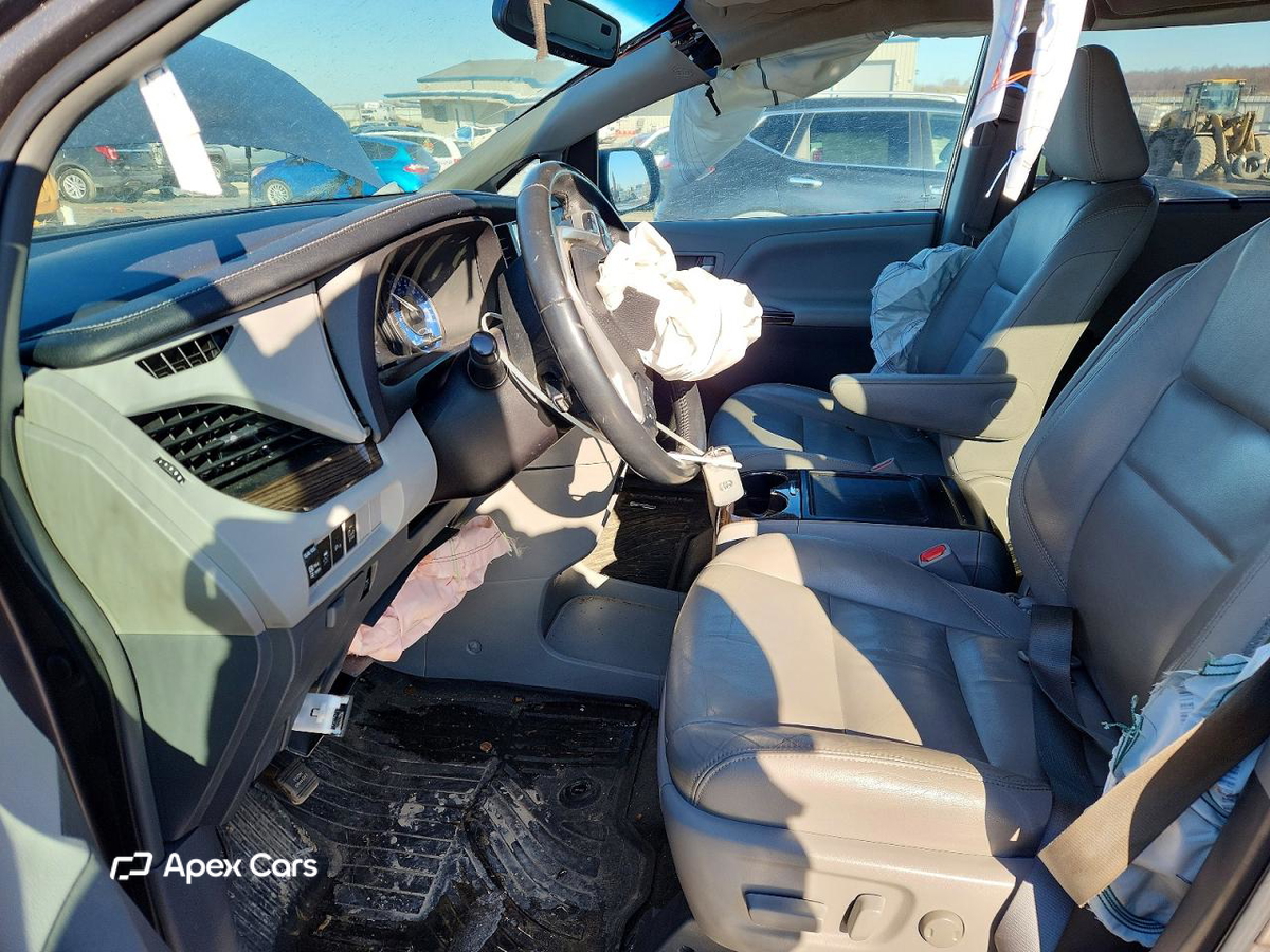 Toyota Sienna 2016