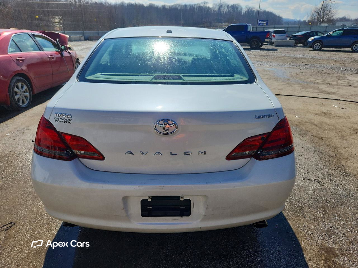 Toyota Avalon 2010