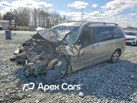 Toyota Sienna 2010 - Image 1 of 13