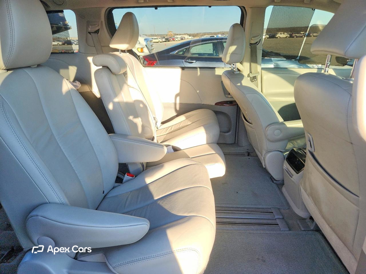 Toyota Sienna 2012
