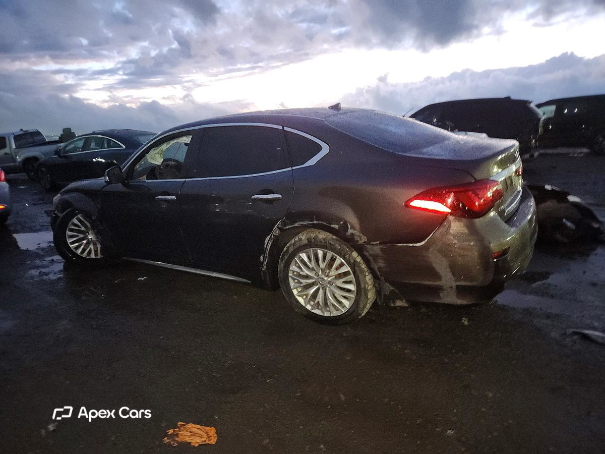 Infiniti Q70 2015