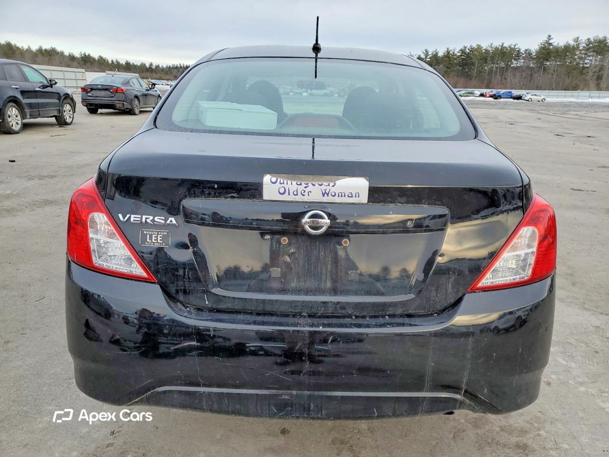 Nissan Versa 2015