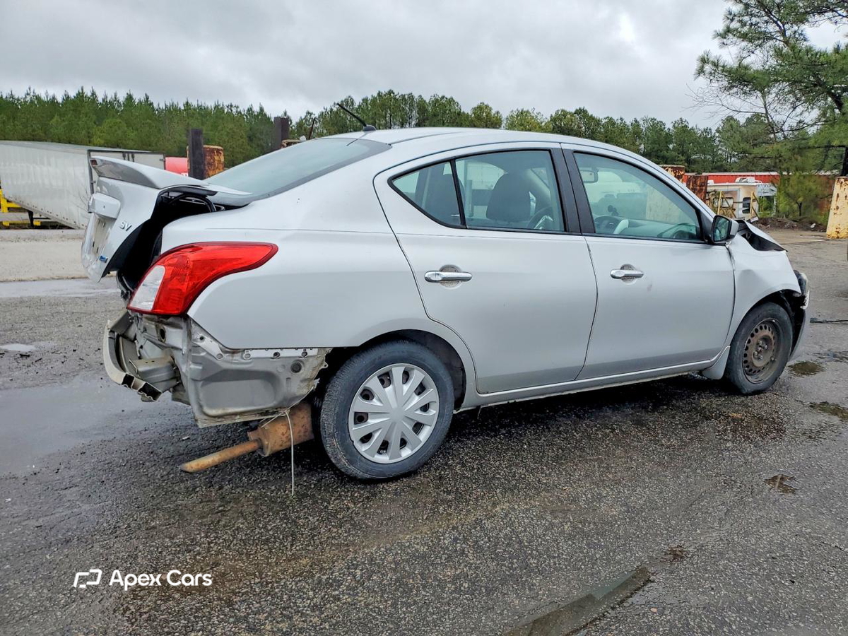 Nissan Versa 2015