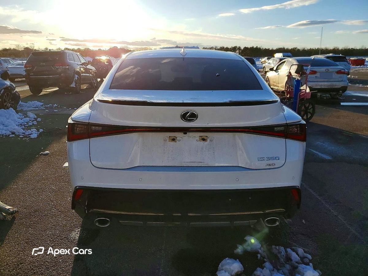 Lexus IS 2024