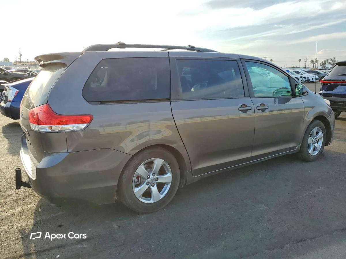 Toyota Sienna 2013