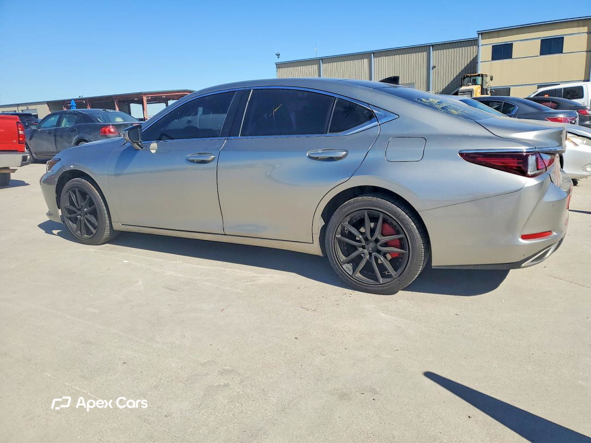Lexus ES 2019