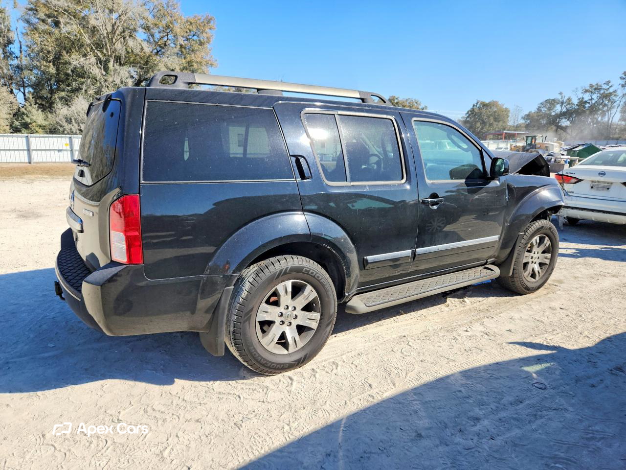 Nissan Pathfinder 2011