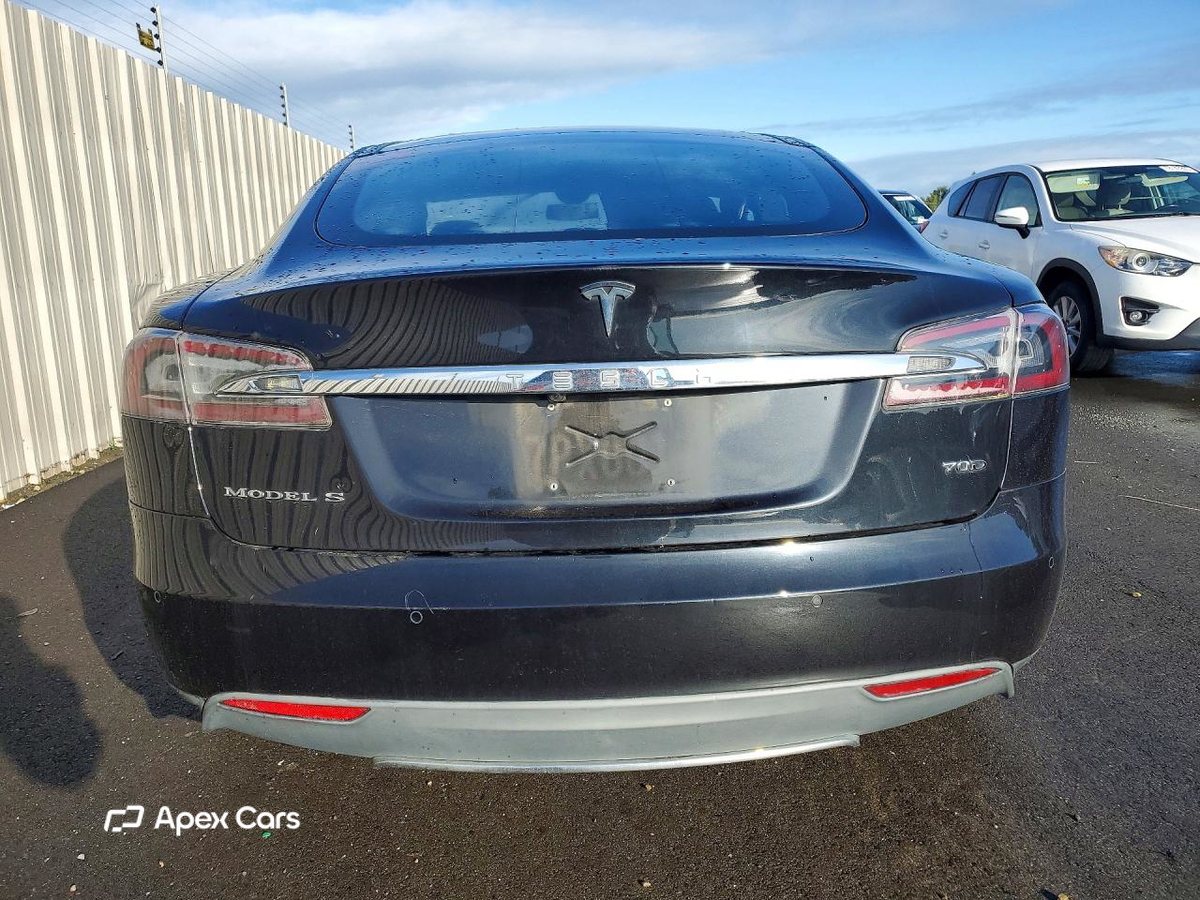 Tesla Model S 2015