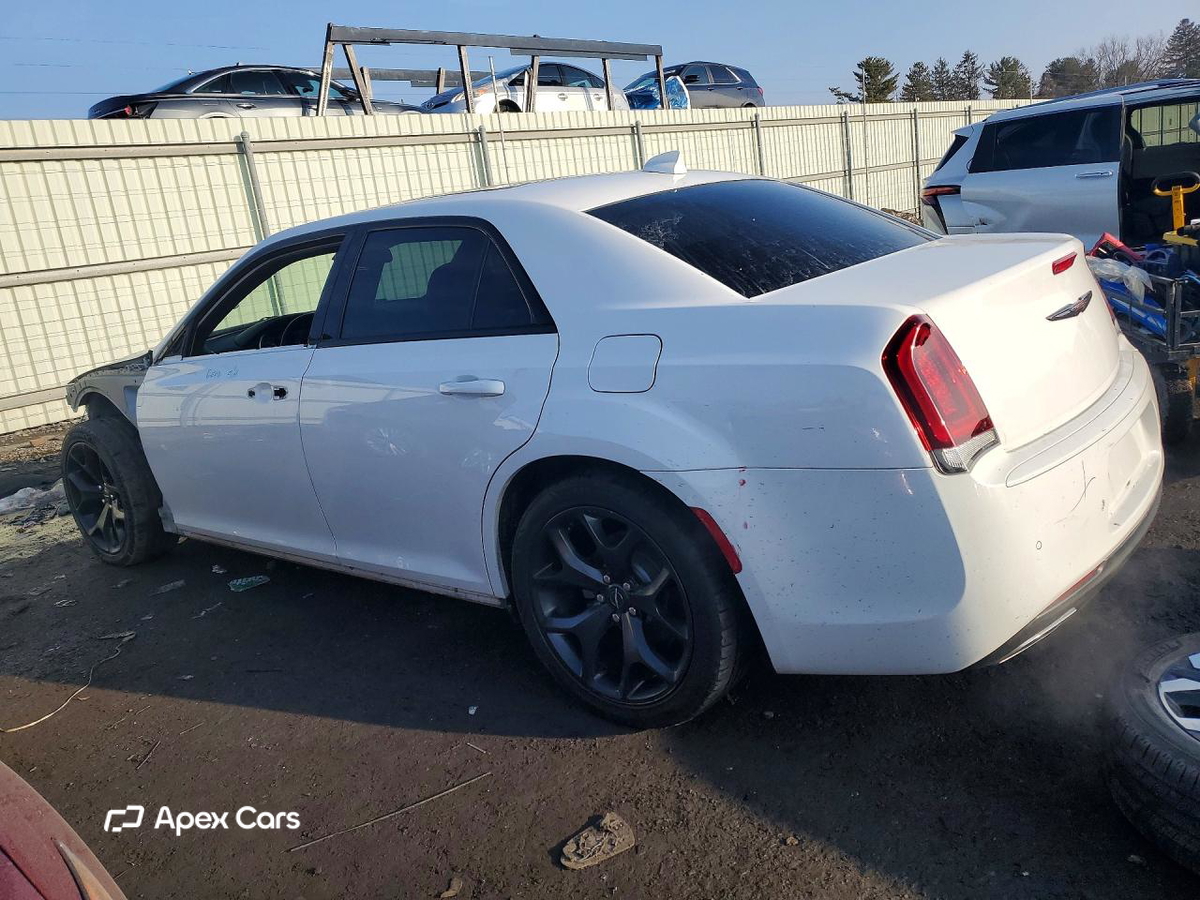 Chrysler 300 2021