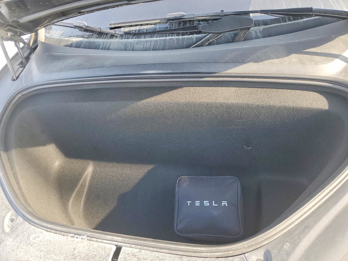 Tesla Model X 2024
