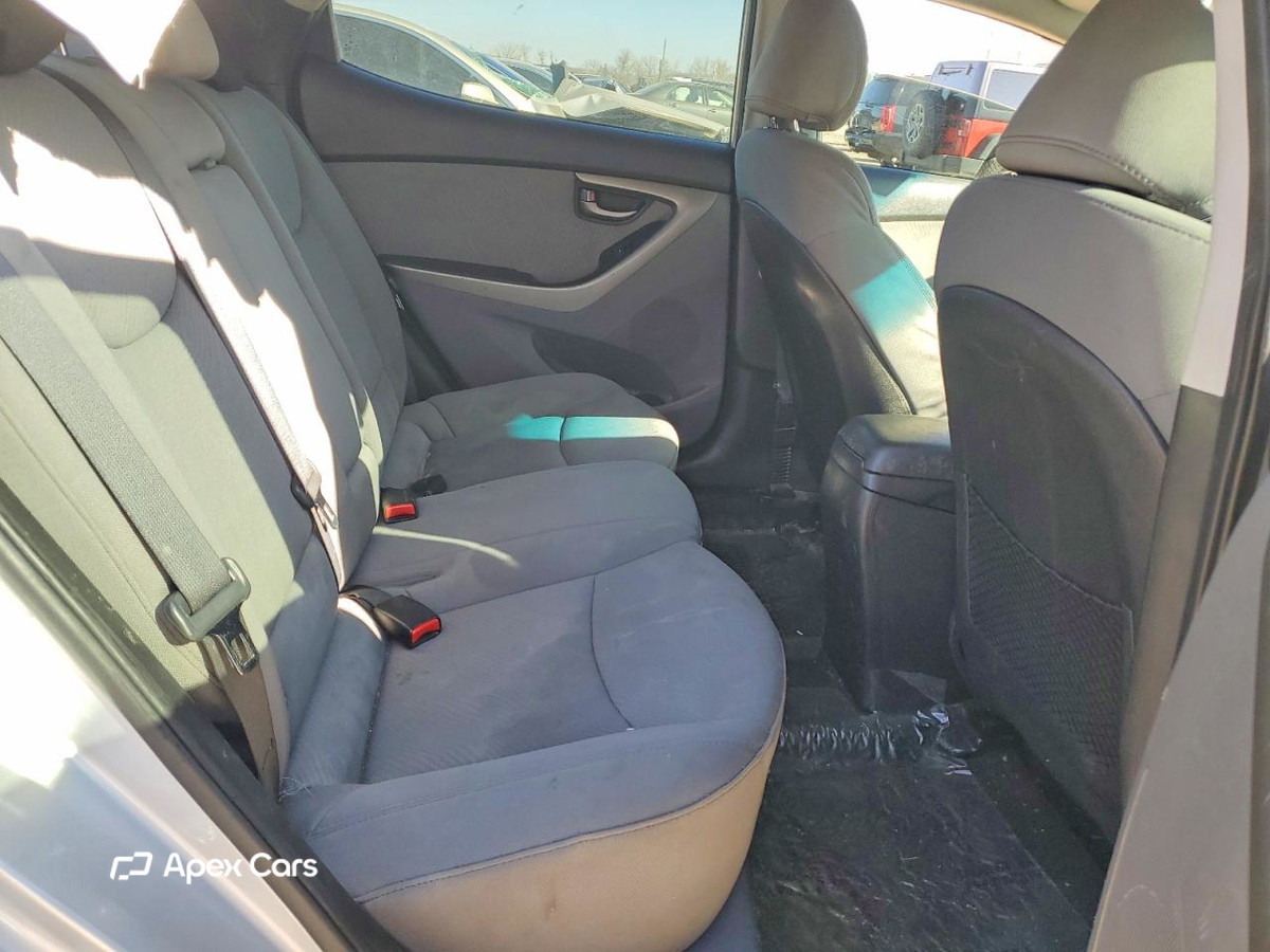 Hyundai Elantra 2012