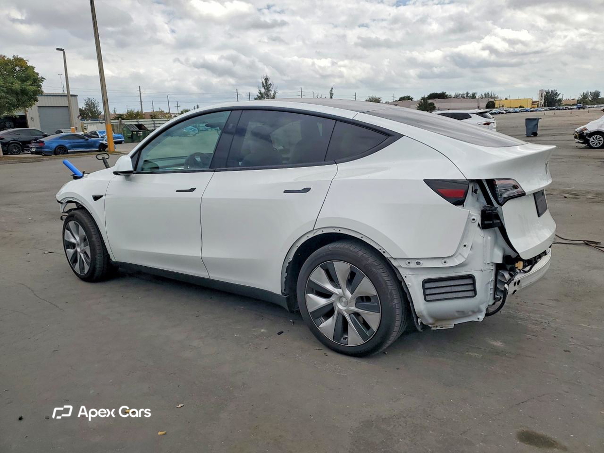 Tesla Model Y 2024