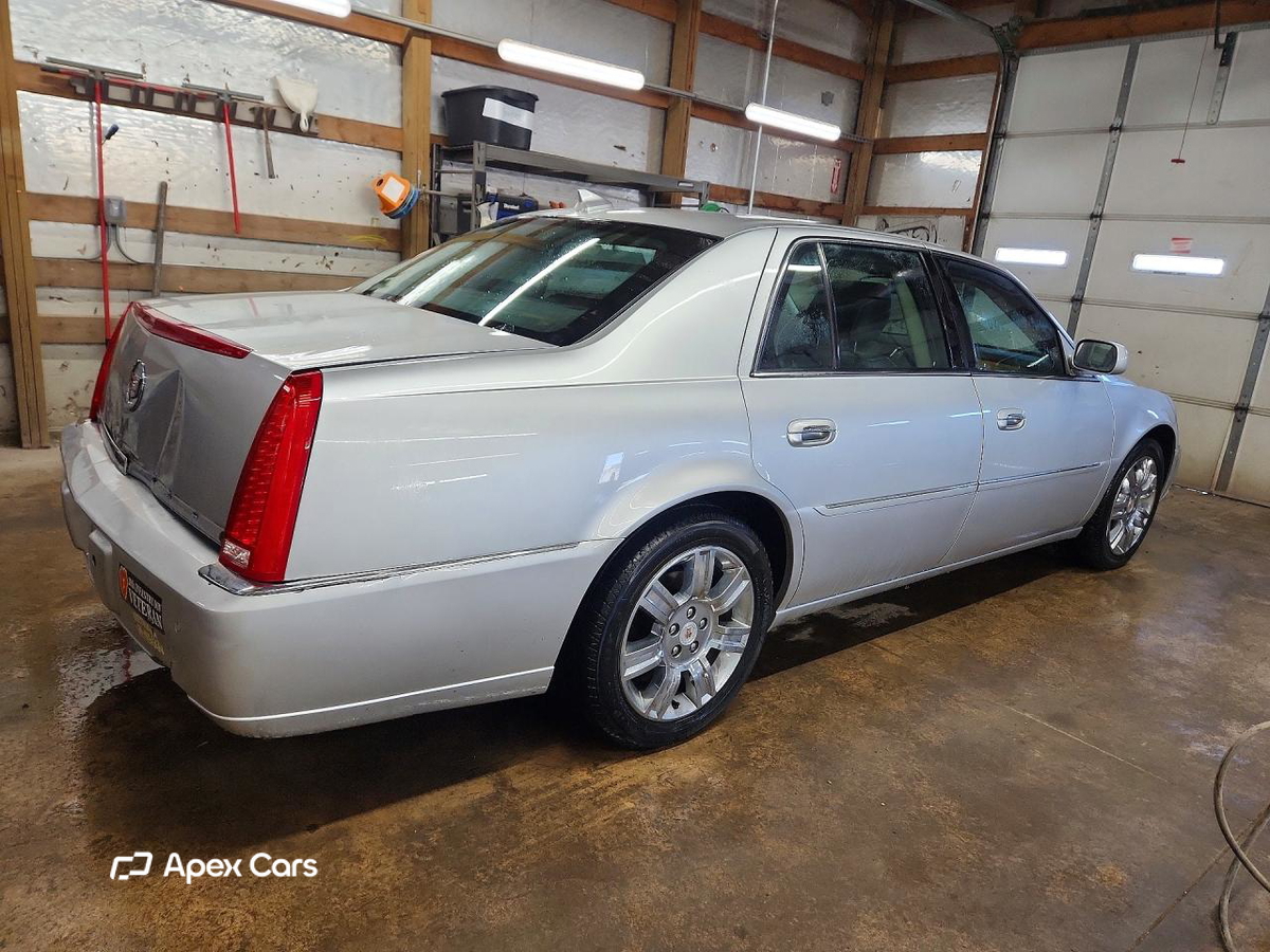 Cadillac DTS 2011