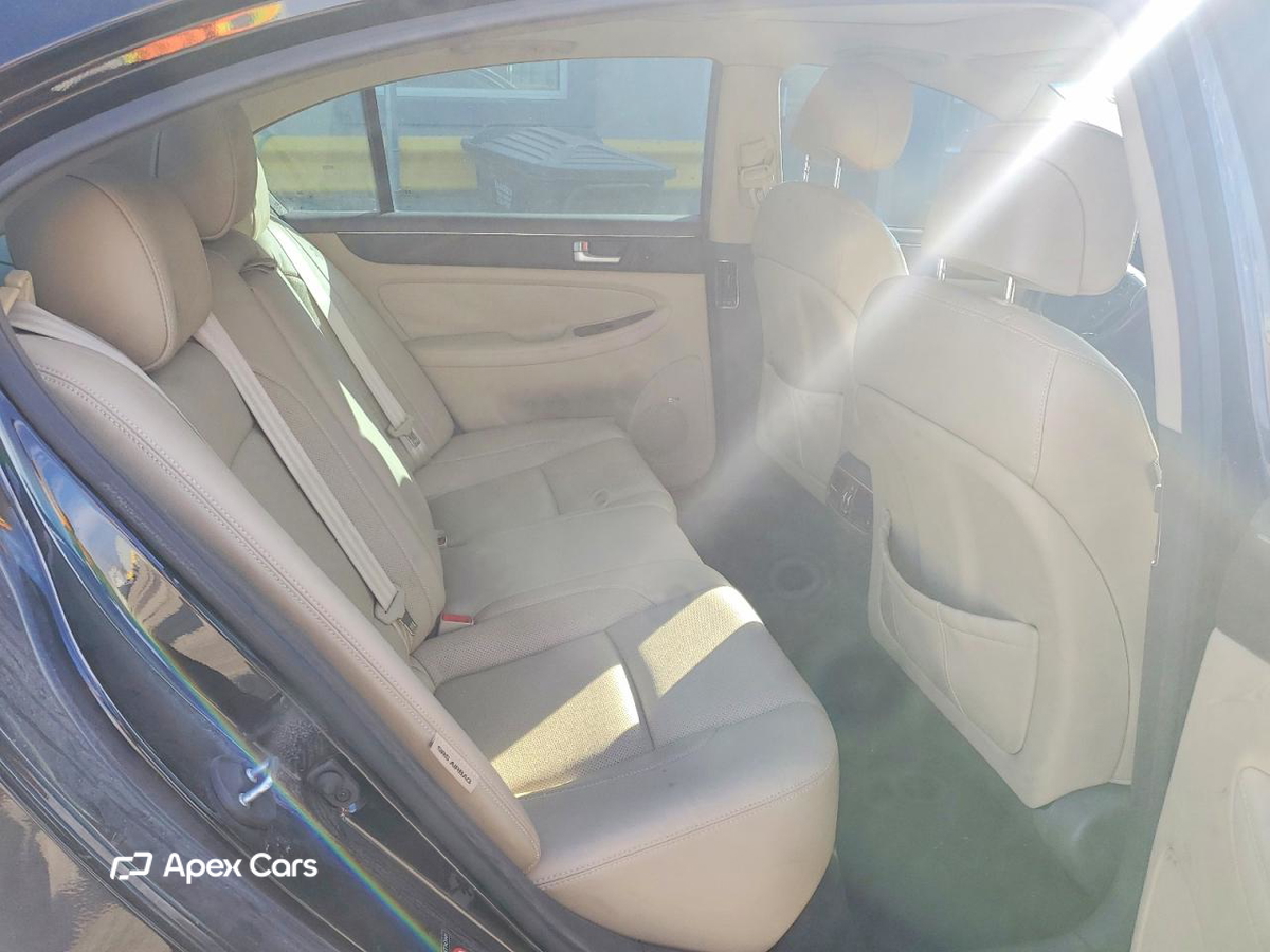 Hyundai Genesis 2012