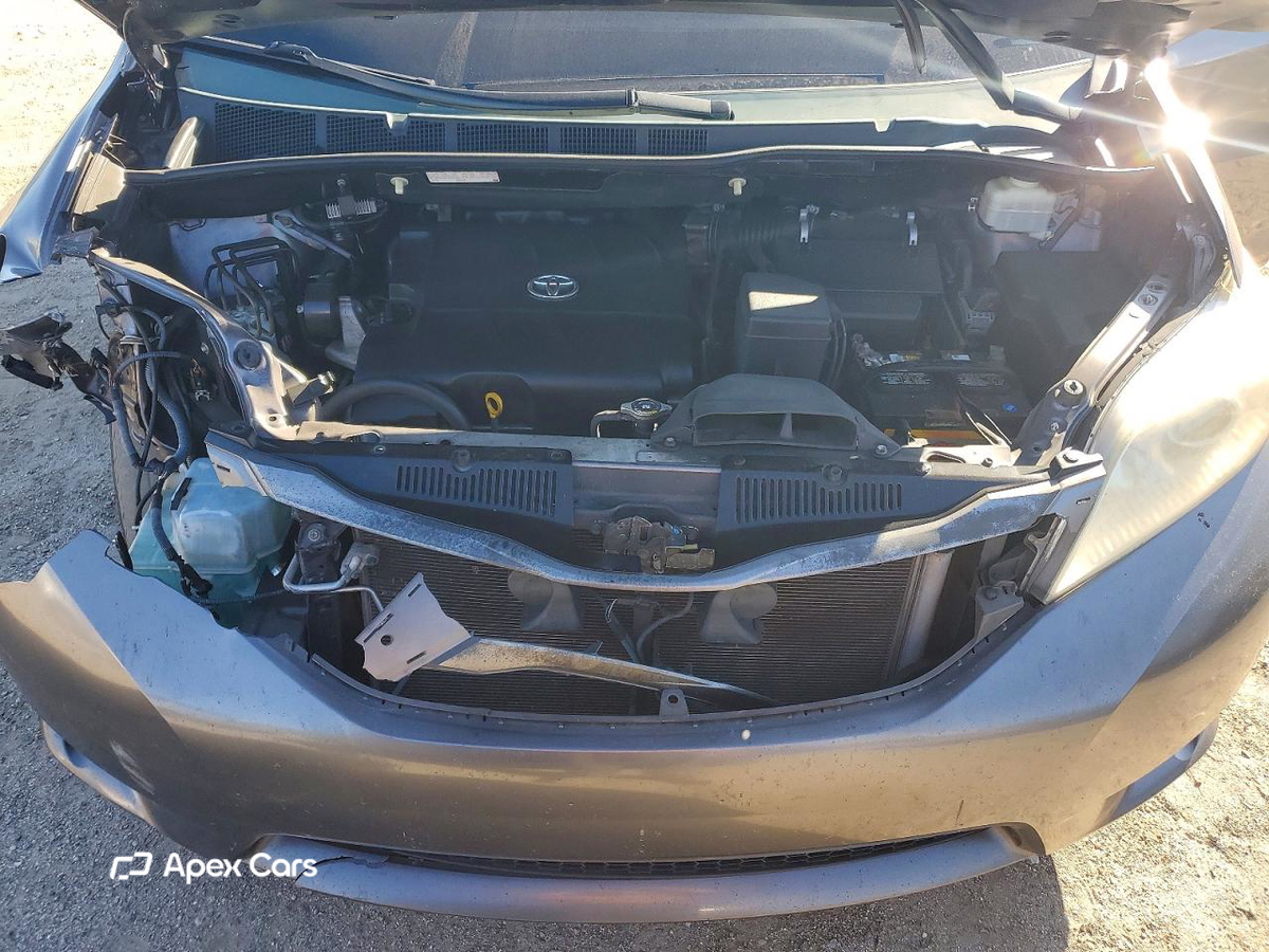 Toyota Sienna 2011