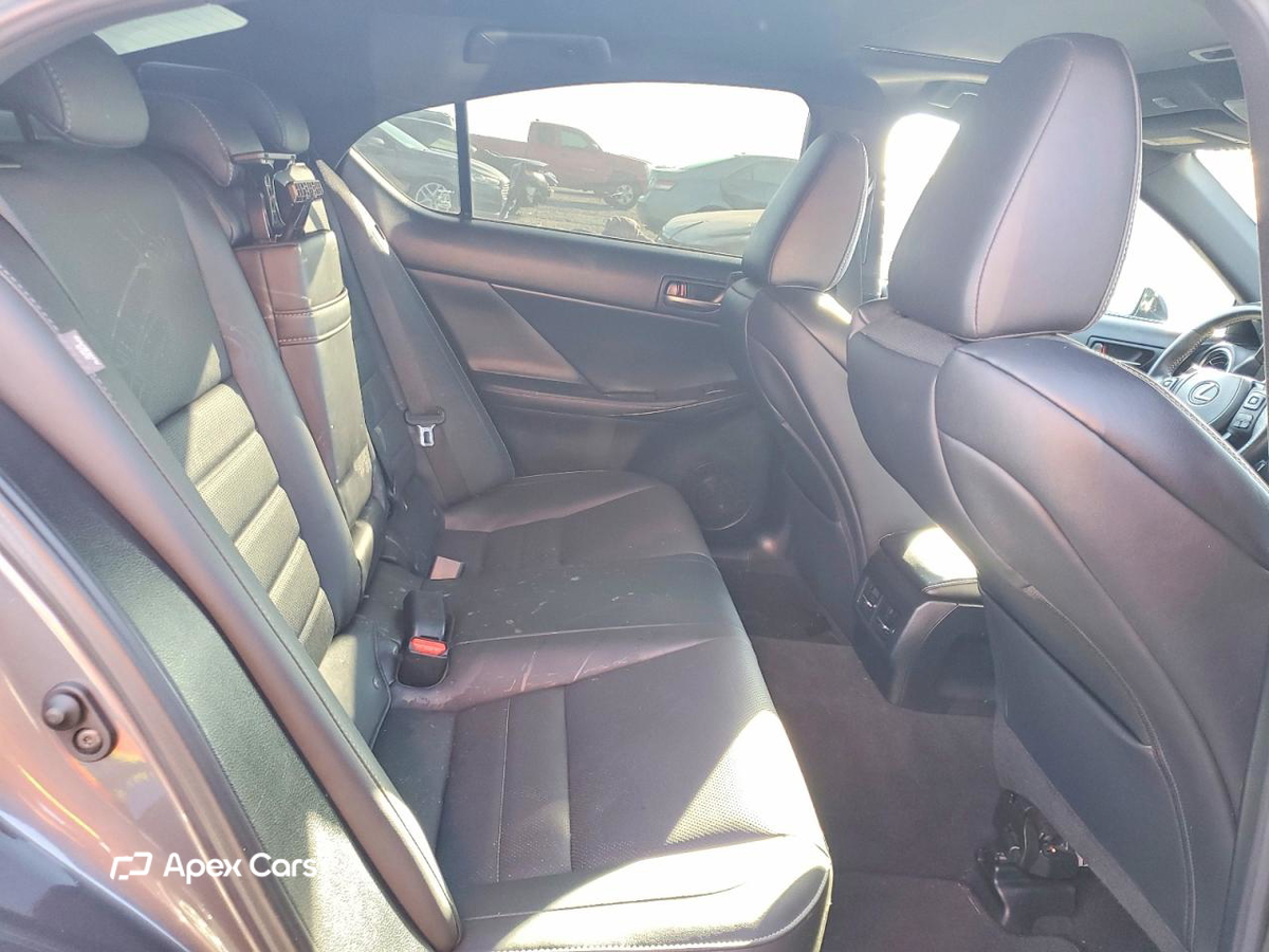 Lexus IS 2021