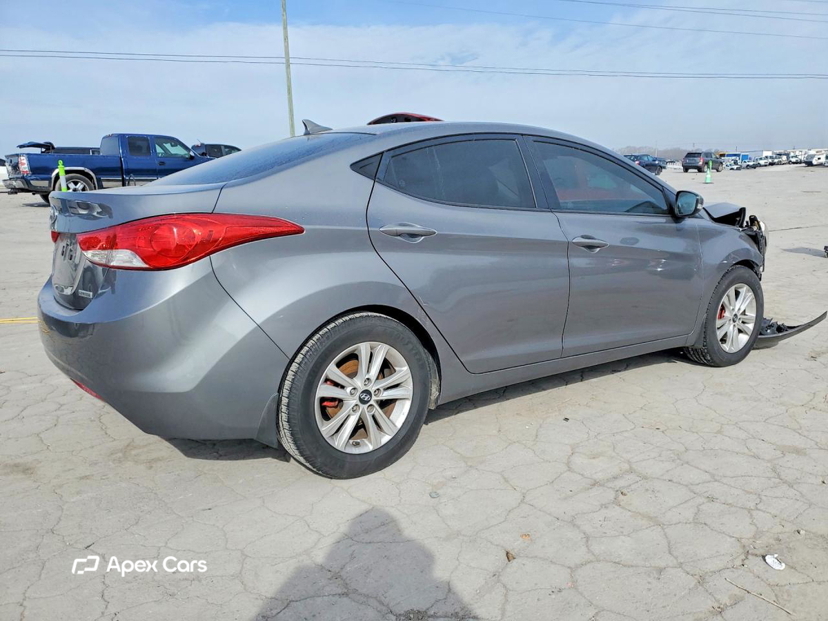 Hyundai Elantra 2012