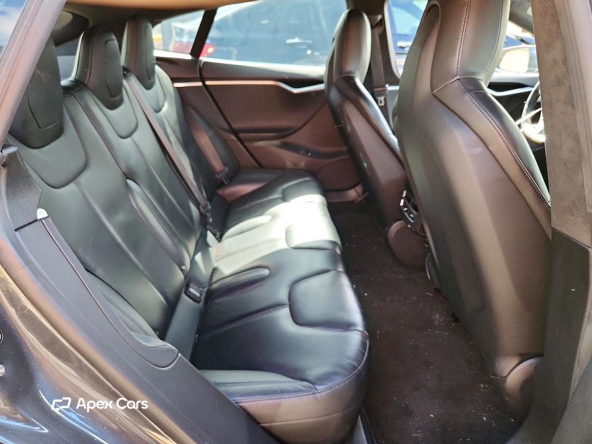 Tesla Model S 2015