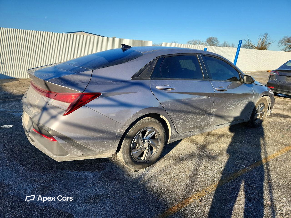 Hyundai Elantra 2024