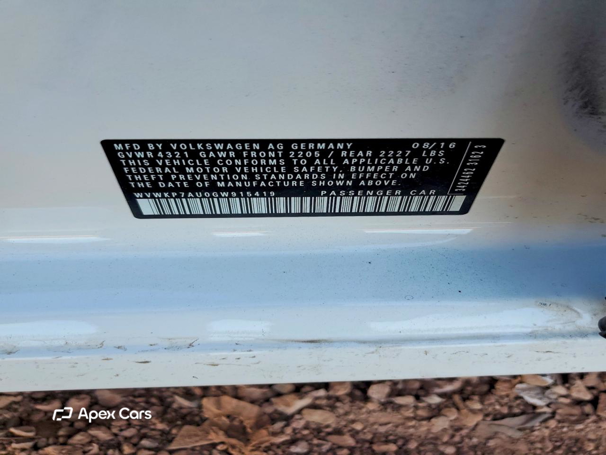 Volkswagen e Golf 2016