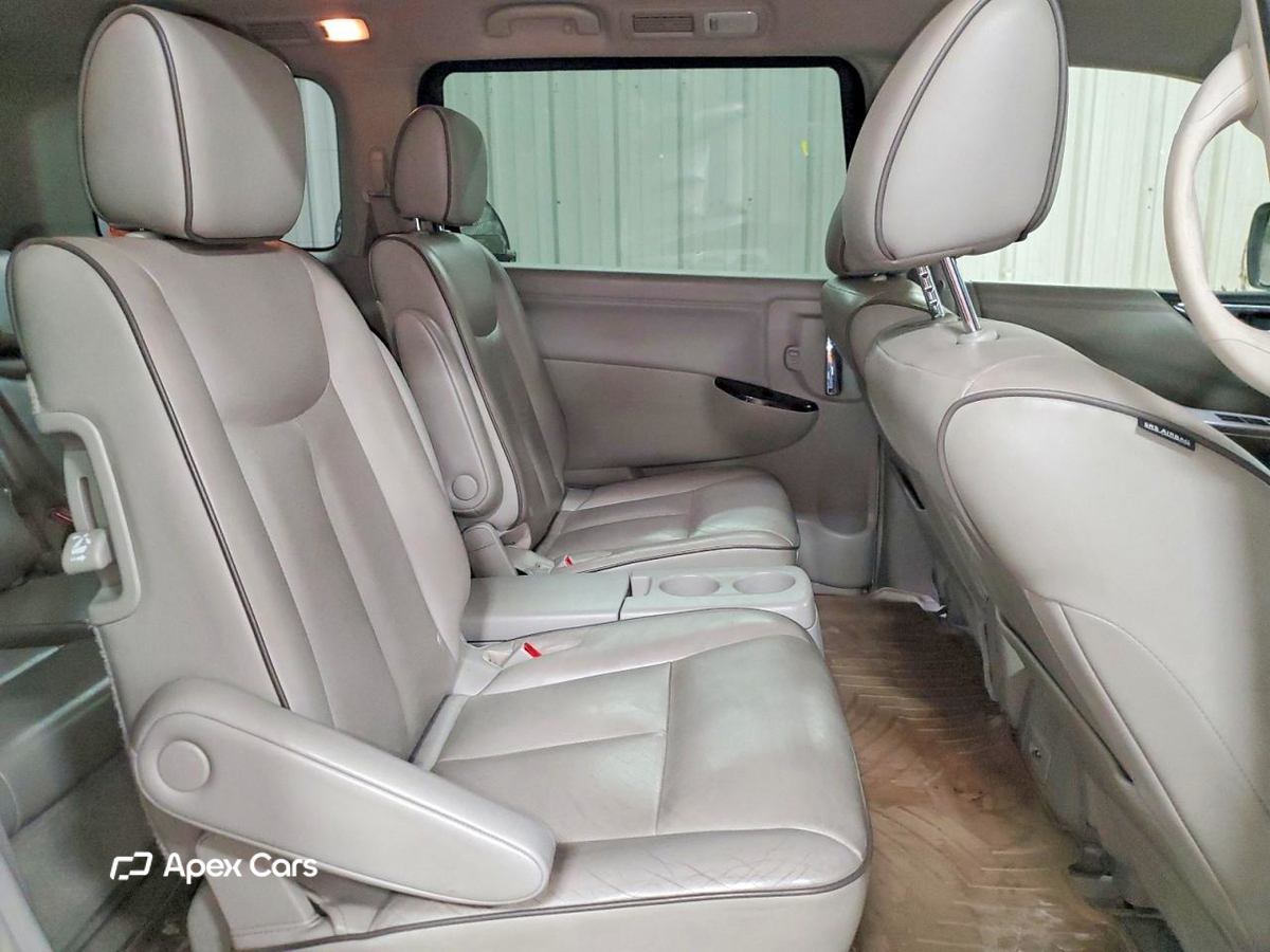 Nissan Quest 2013