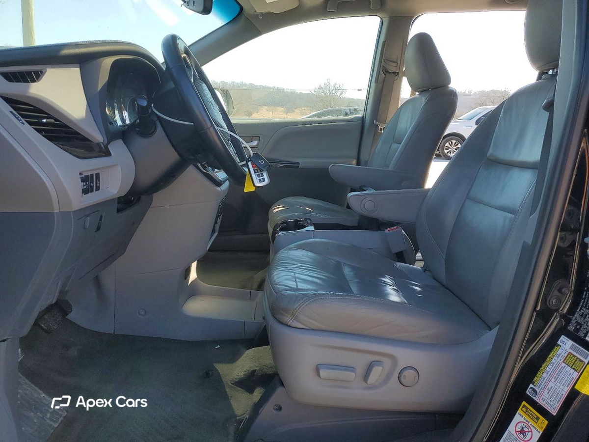 Toyota Sienna 2015